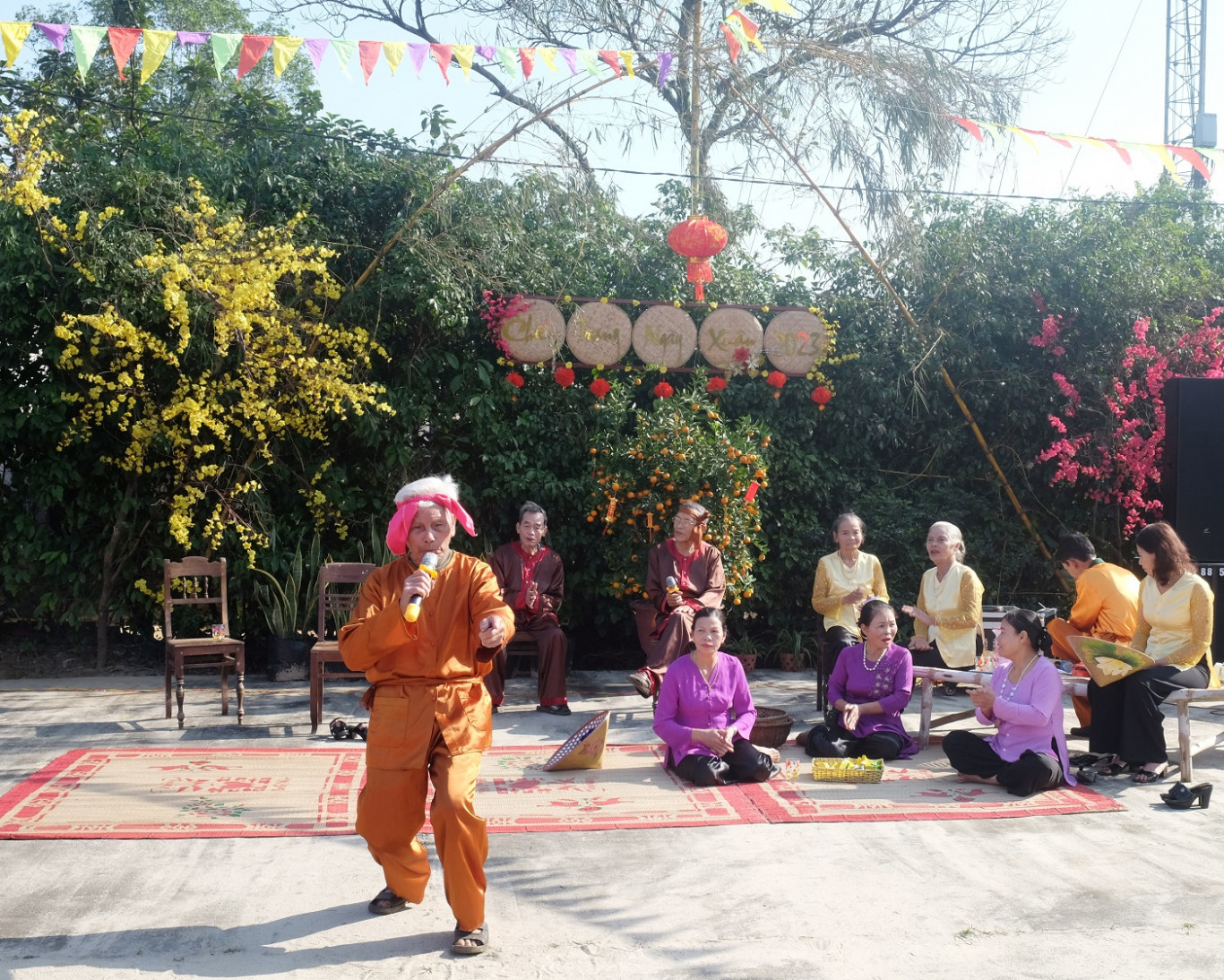 Chiếu trạng ng&agrave;y xu&acirc;n ở Vĩnh T&uacute;. V&ugrave;ng đất sơn thủy hữu t&igrave;nh  đ&atilde; sinh ra những chuyện trạng rất đặc sắc - Ảnh: Trung Th&agrave;nh