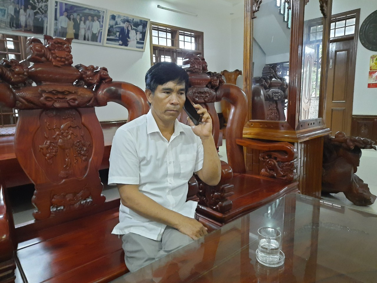 Nhiều cuộc điện thoại nhờ hỗ trợ cứu nạn, cứu hộ trong m&ugrave;a mưa b&atilde;o - Ảnh: Minh Anh