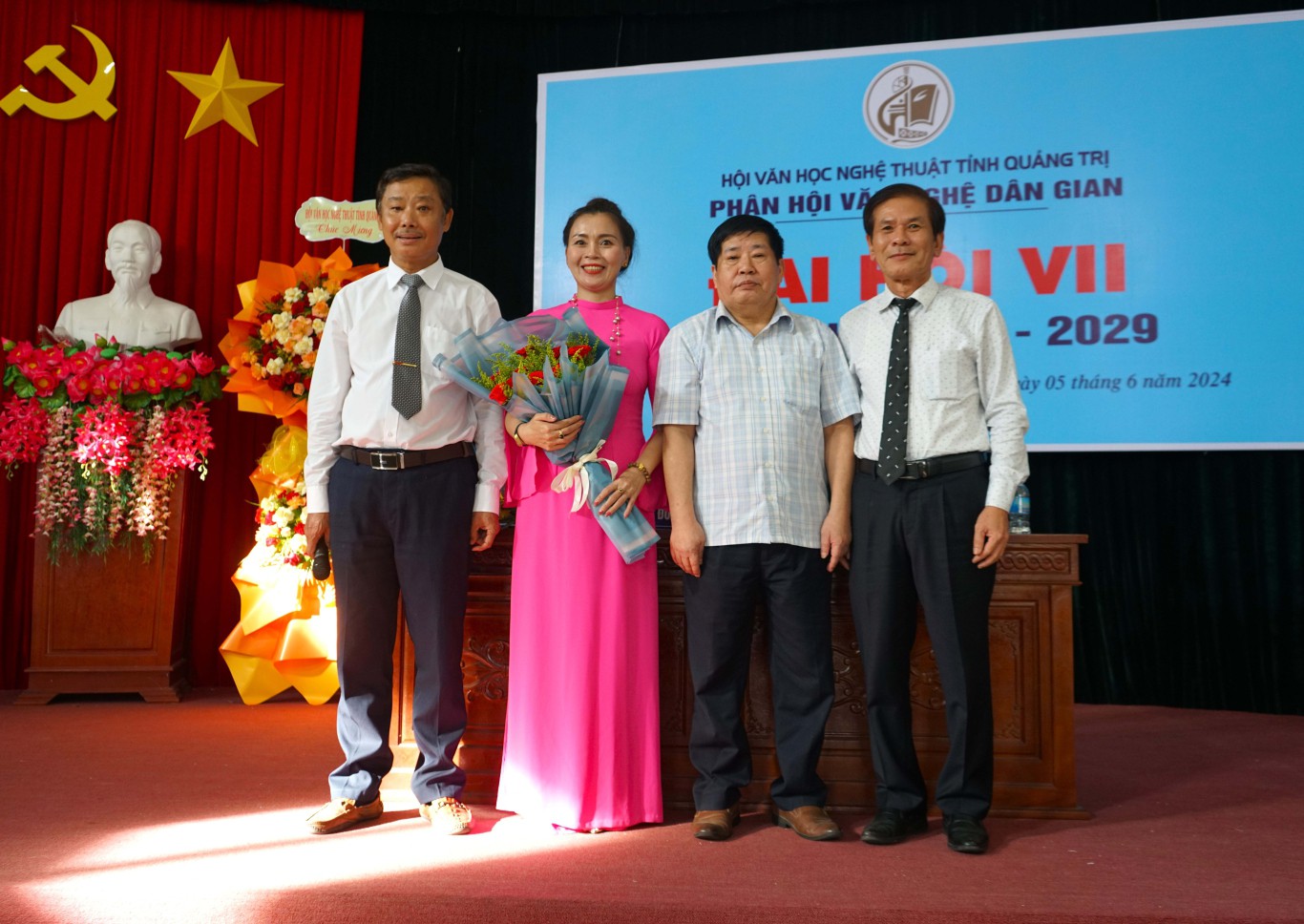 Ban chấp h&agrave;nh mới ra mắt tại Đại hội - Ảnh: L.T